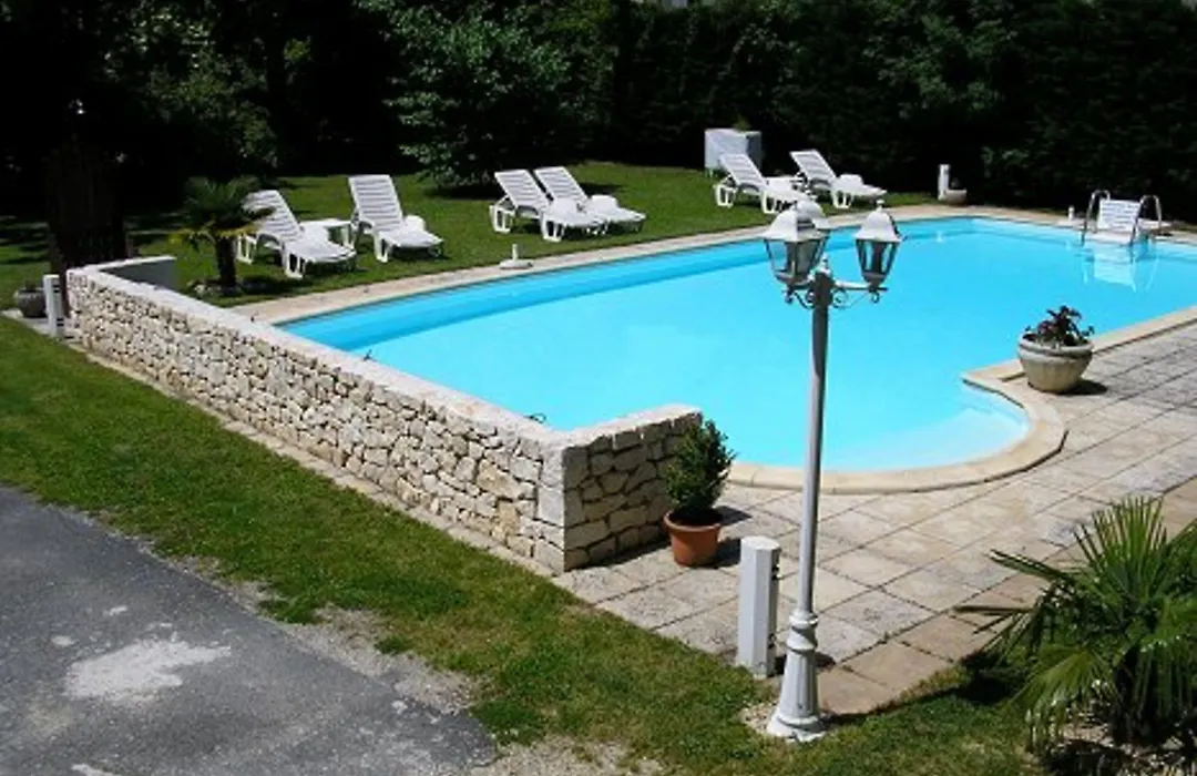 Domaine Des Catalpas-1